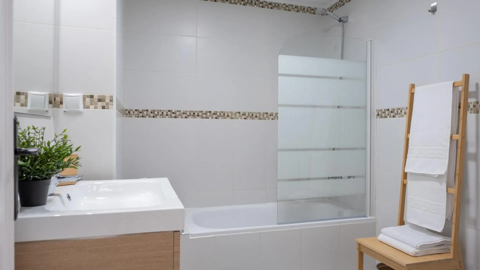 Mrs Apartamento En Gran Via De Colon Parking Granada Spain
