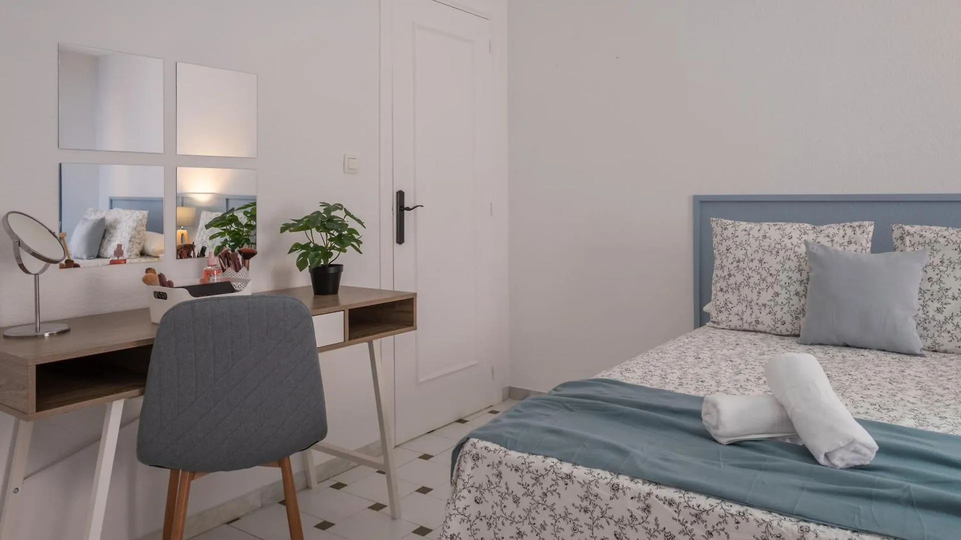 Mrs Apartamento En Gran Via De Colon Parking Granada 0*,